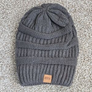 Redess Gray Knit Beanie